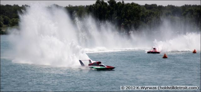 Rounding the Roostertail turn