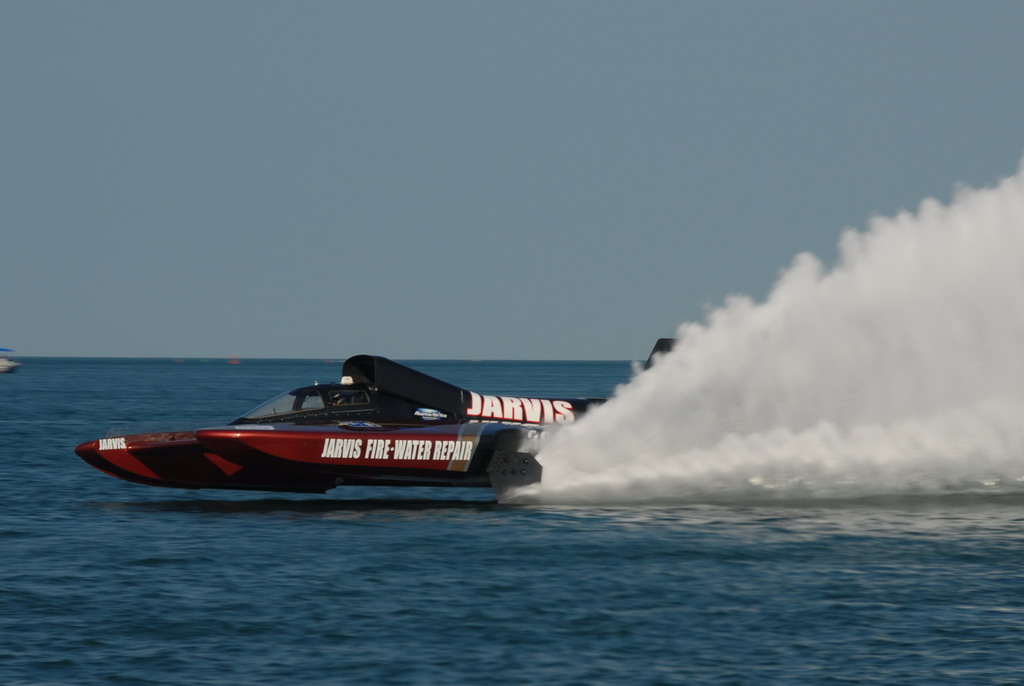 The 100 in the roostertail turn